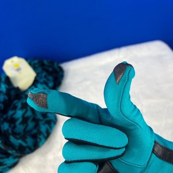 NWT•TOUCH SCREEN Gloves + INFINITY Scarf • Teal & Black Houndstooth • 2 Bundle - Picture 5 of 9